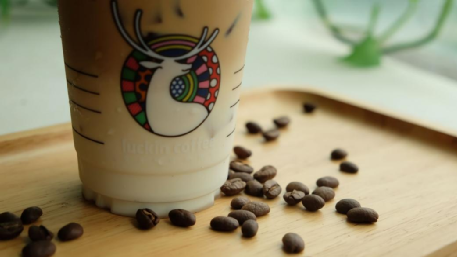 Iced oat milk latte presentation