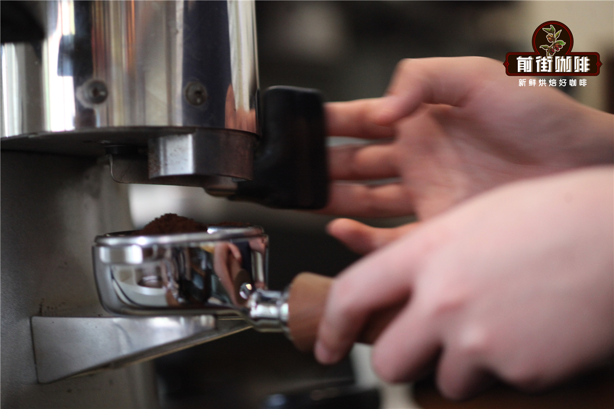 Weighing coffee grounds for espresso