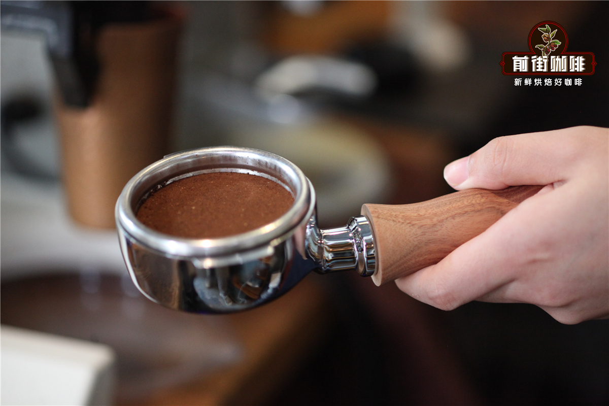 Attaching portafilter to group head