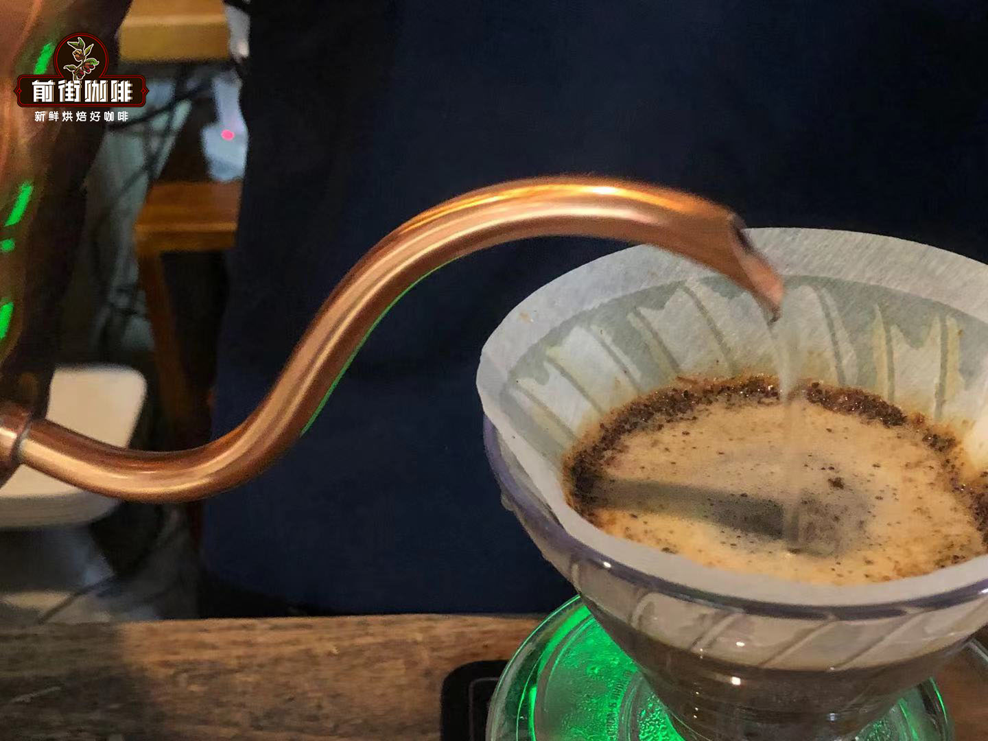 Small water flow brewing setup with slow circular pouring