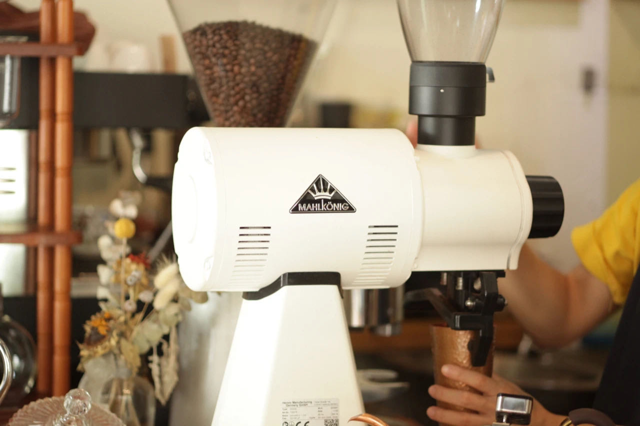 Ground coffee resting