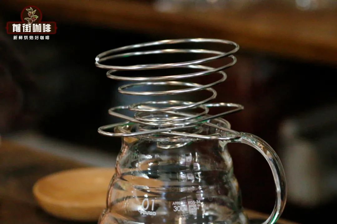 The wire dripper tilting when placed on a serving pot